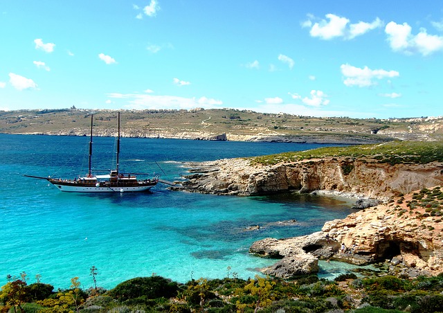 Comino-boat-bluelagoon Malta